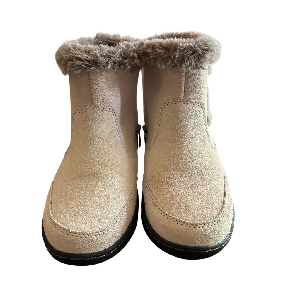 Khombu Iris Women's Winter Boots Size 7 Cream Suede All Weather Faux Fur Zip